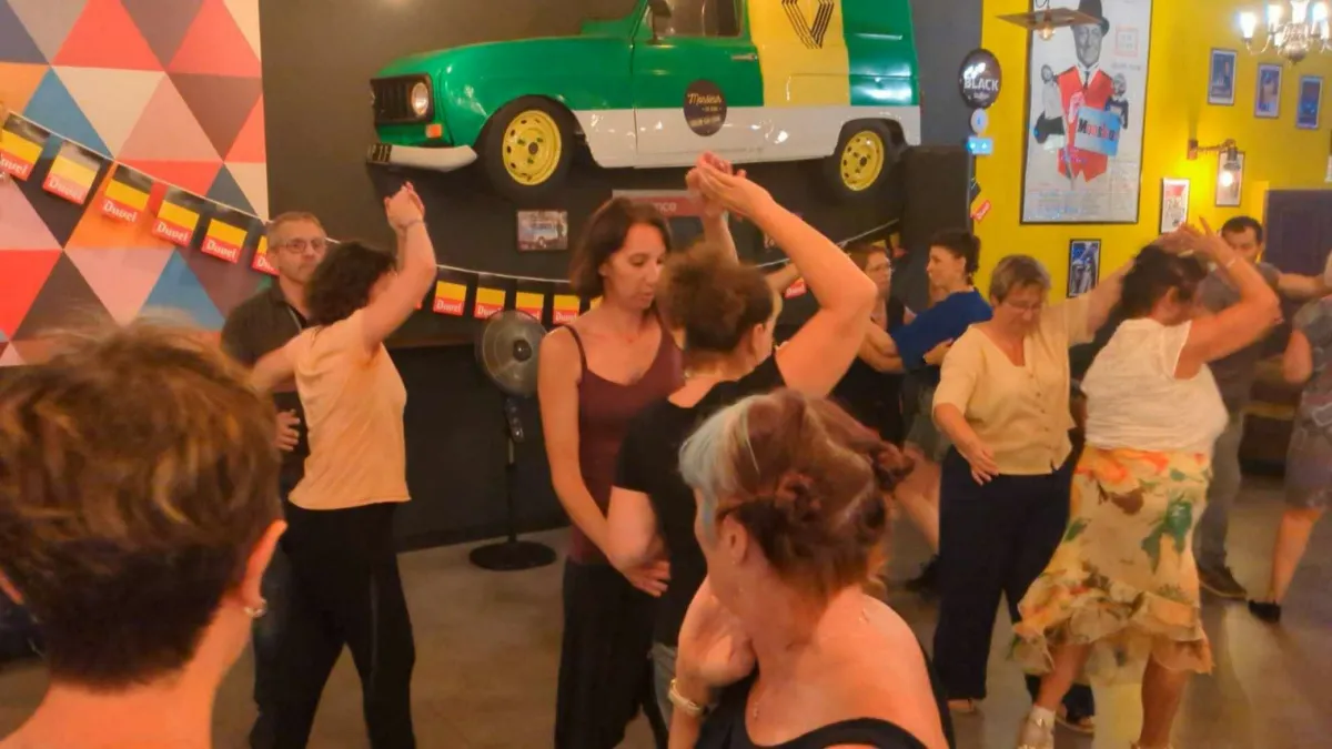 Cours de salsa et west coast swing Mr le zinc — Lux