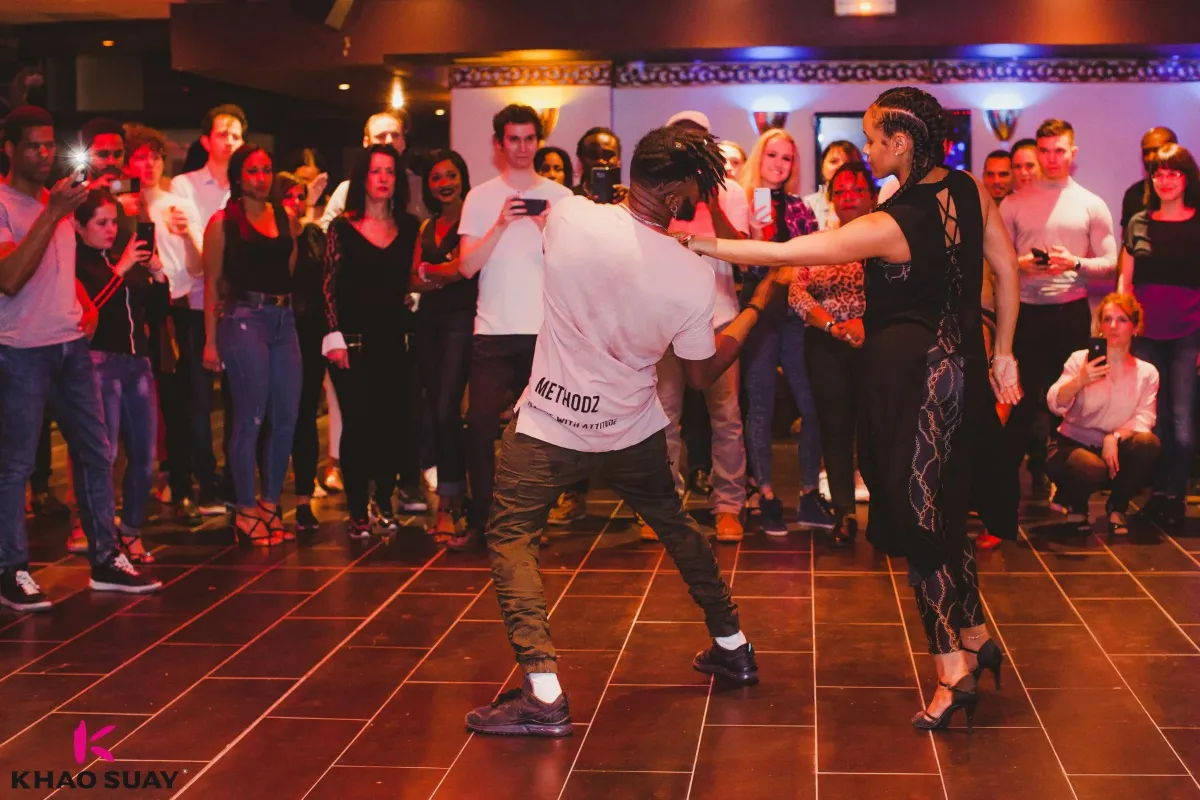 Vendredi Salsa Cours Cubaine Débutants — Paris